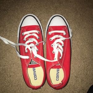 Red Converse size 6
